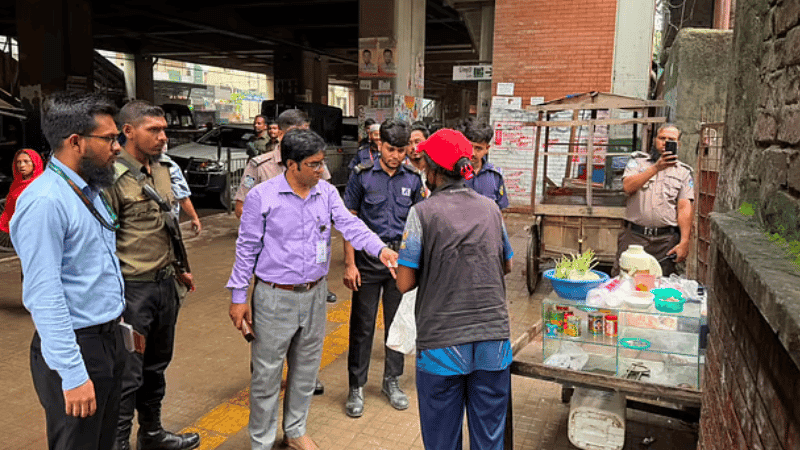 Eviction drive conducted under four metro rail stations