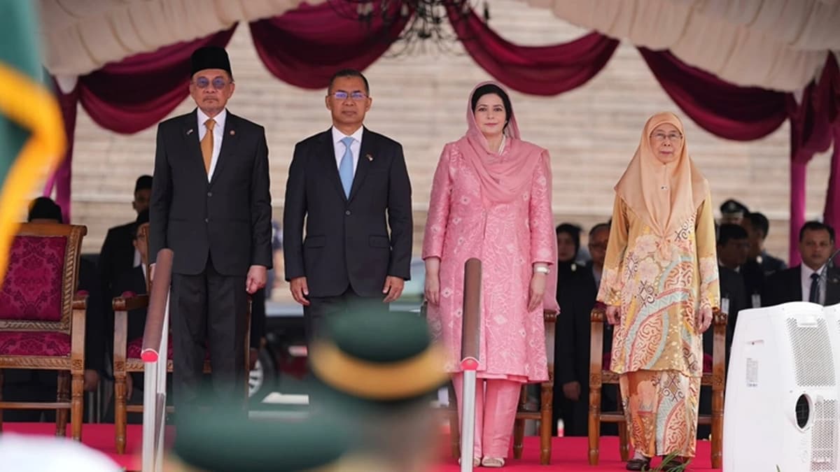 PM Tarique Rahman holds bilateral meeting with Malaysian PM during official visit