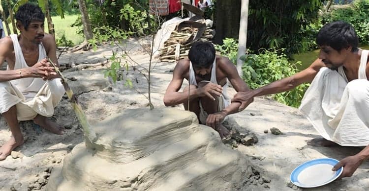Three brothers sit at mother's grave with plates, crying for food in hunger