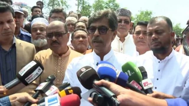 Automatic signals will be introduced at highway rail crossings: Minister