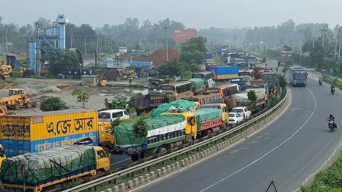 18km traffic gridlock paralysed Dhaka–Tangail Highway, commuters stuck