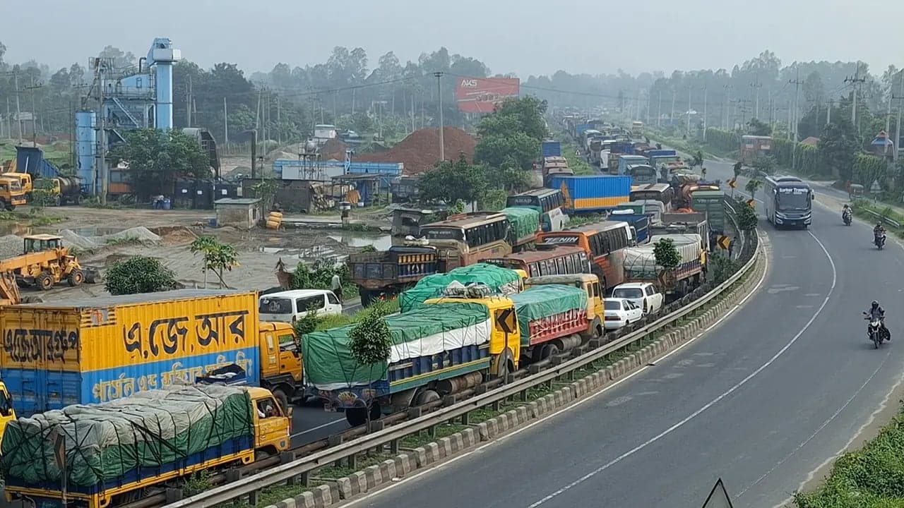 18km traffic gridlock paralysed Dhaka–Tangail Highway, commuters stuck