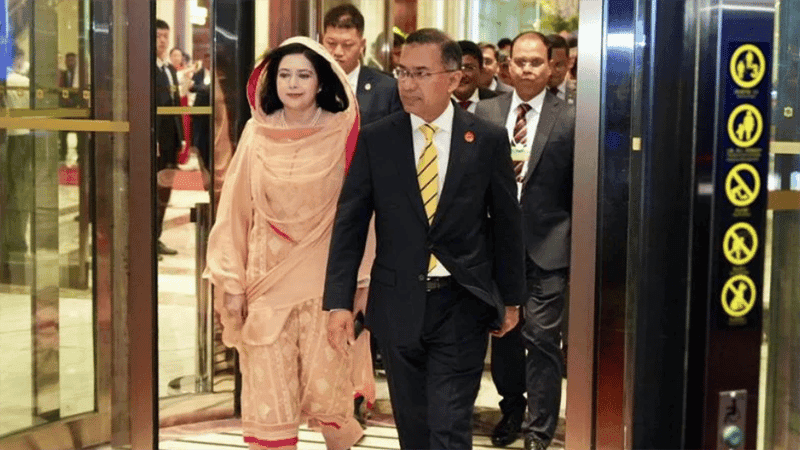 PM leaves Dalian for Beijing by bullet train