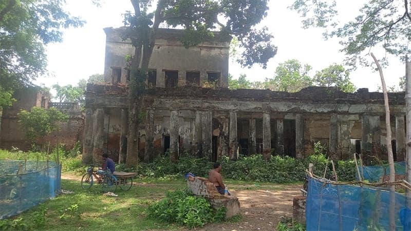 অবহেলায় পরিত্যক্ত ভবনে পরিণত ঝিনাইদহের ‘নীল কুঠিবাড়ি’