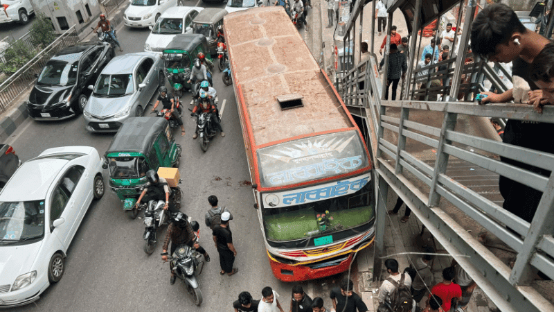 CNG-autorickshaw driver killed after bus hits