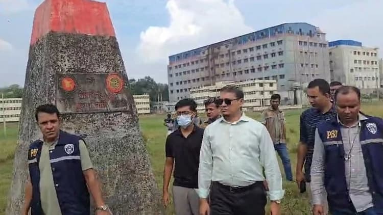 Tahsif jumped into Turag river as some people chased us: Dwip
