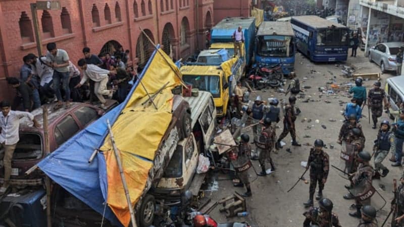 Violent clash erupts at Ctg amid Chionmoy's bail denial