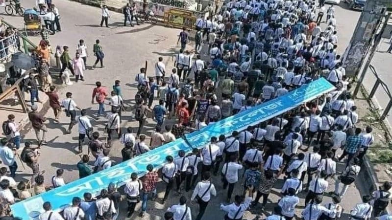 Clash breaks out between Dhaka College, Ideal College students