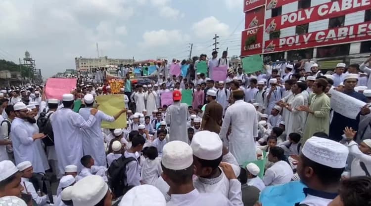 Students leave highway in Tongi after three-hour blockade