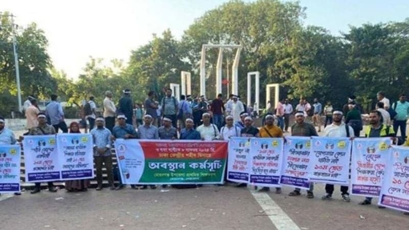 Primary teachers begin indefinite work stoppage, classes halted in 65,000 schools