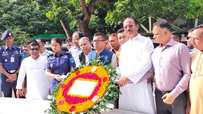 Shamim pays tribute to Bangabandhu in Tungipara