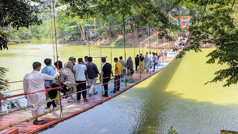 Tourist spots bustle with holidaymakers in Bandarban