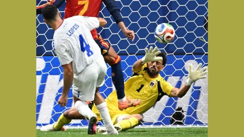 Cape Verde’s defence frustrates Spain in goalless hour-long battle