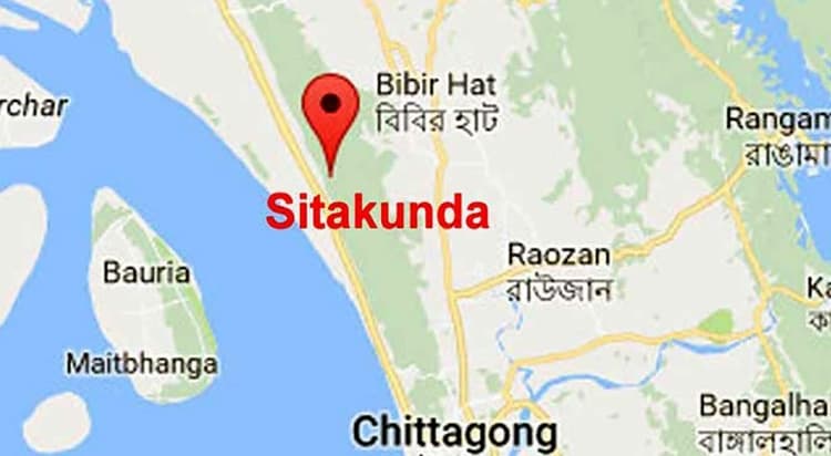 Child among five killed as lorry hits stranded bus in Sitakunda