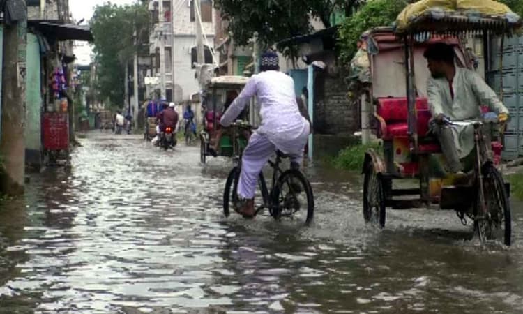 Relentless rain inundates all 33 wards of Rangpur city, 3,000 families stranded