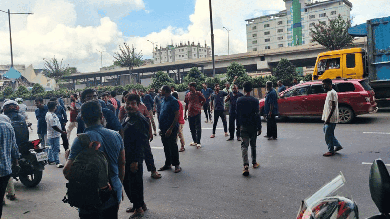 Protest over gas crisis blocks Airport Road in Khilkhet