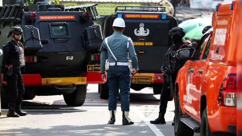 Jakarta mosque blast leaves 54  injured