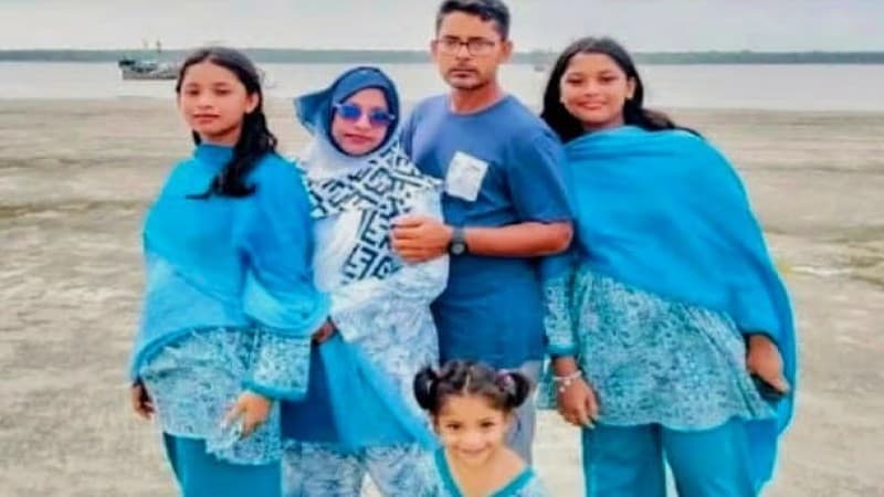 Father dies saving daughter from drowning in Kishoreganj