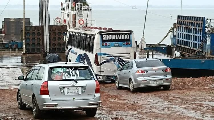 Ferry services suspended on Daulatdia-Paturia route due to rough weather