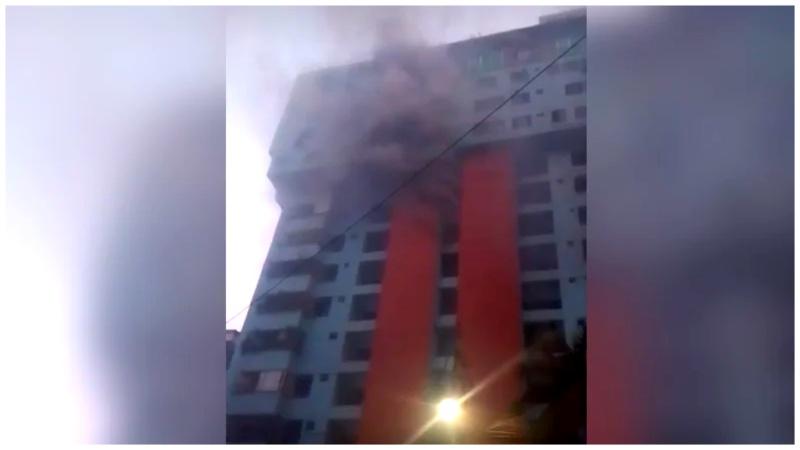 Purana Paltan building catches fire