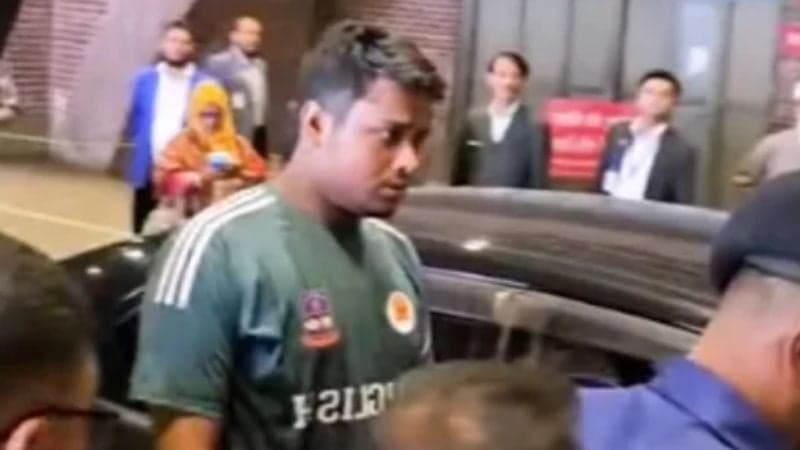 Hasnat Abdullah shows up to parliament wearing jersey