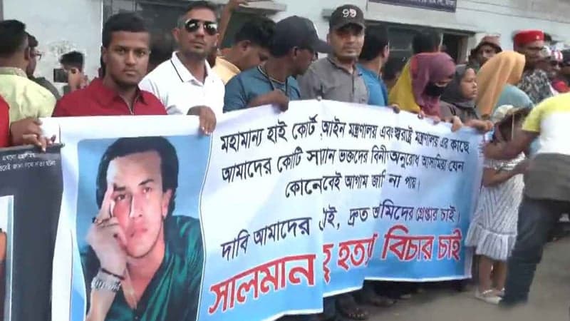 Fans form human chain demanding quick trial over Salman Shah’s murder