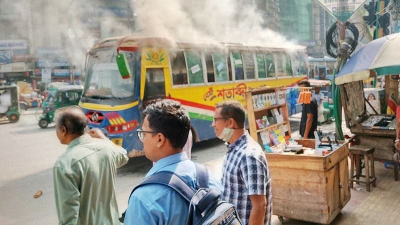 Bus set on fire in Mirpur
