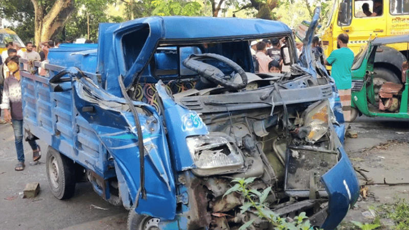 2 killed in truck-pickup head-on collision in Sirajganj
