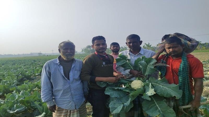 মেহেরপুরের পর রাজবাড়ীর কৃষকের পাশে ‘স্বপ্ন’