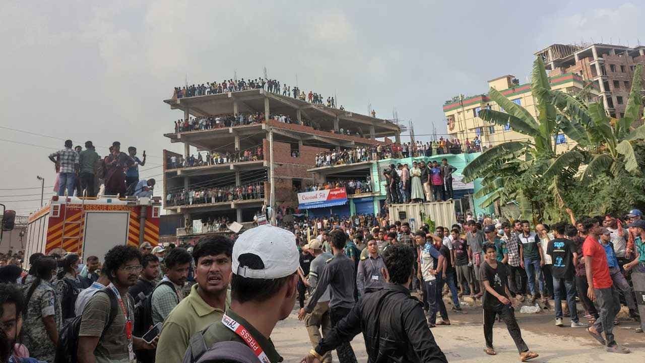 Plane crash: Rescue efforts hampered by crowds