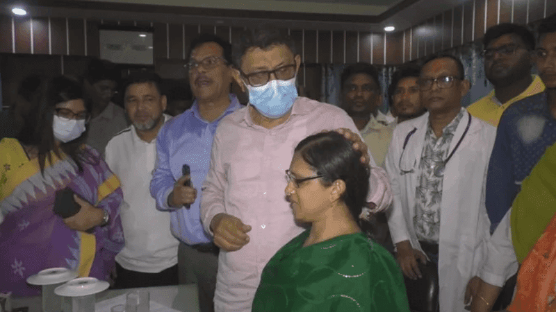 Health minister's surprise hospital visit: Two doctors sacked over absence