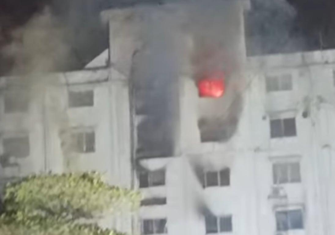 Secretariat catches fire, 18 units of fire fighters working