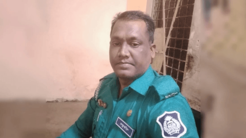Constable found hanging in toilet of Jatrabari police outpost