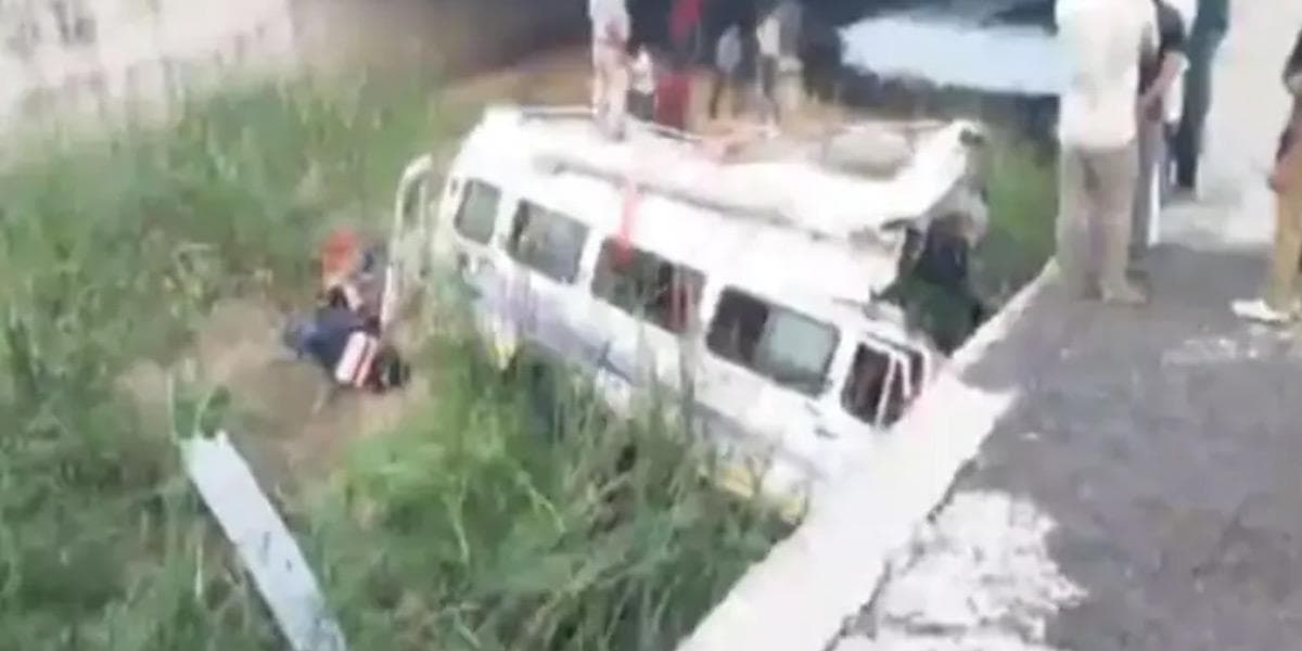 Eight killed as bus plunges into ditch in India's Rajasthan