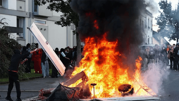 France student protest escalate as 1,747 arrested in a day