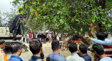 Joint drive to clear footpaths in Gulshan