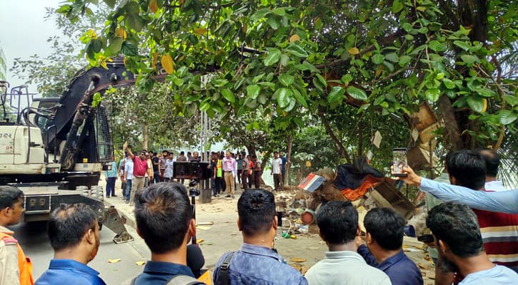 Joint drive to clear footpaths in Gulshan