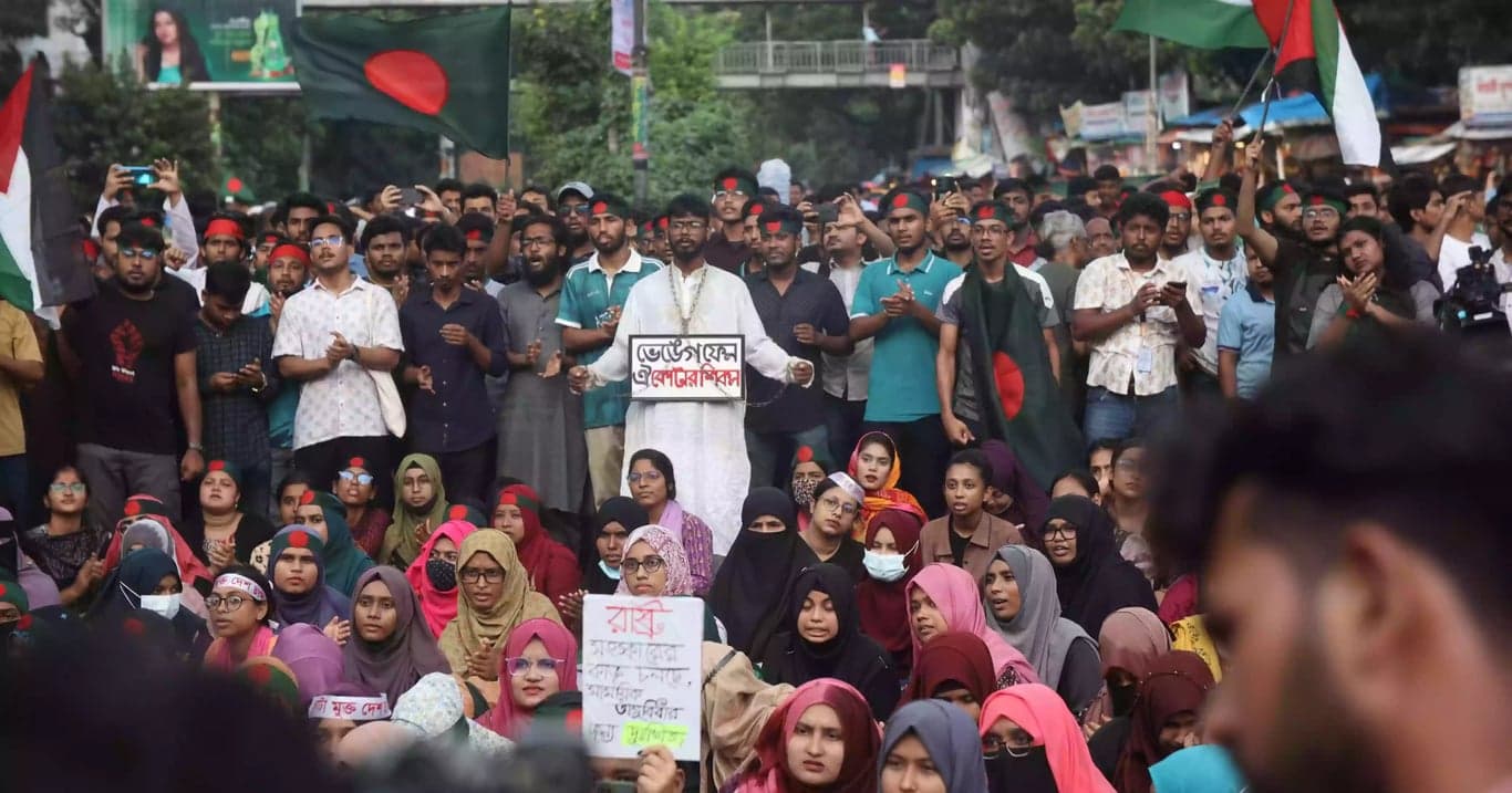 কোটা সংস্কার: শিক্ষার্থীদের শাহবাগ মোড় অবরোধ