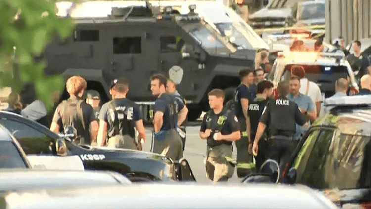 Two civilians killed, three police officers injured in USA shooting