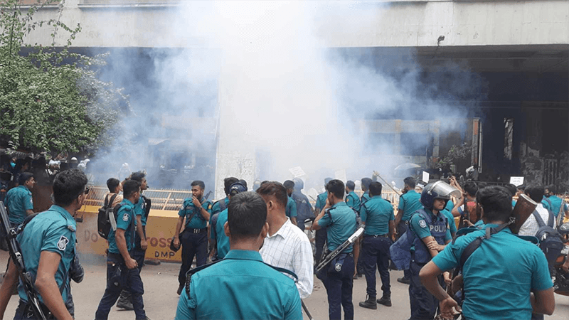 Protest over teacher recruitment turns chaotic near Press Club