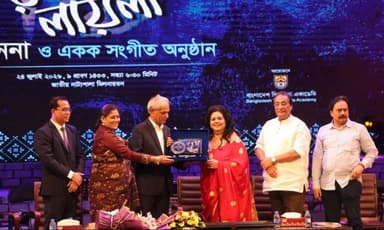 Runa Laila spellbounds audience on her returns to Shilpakala after 62 years