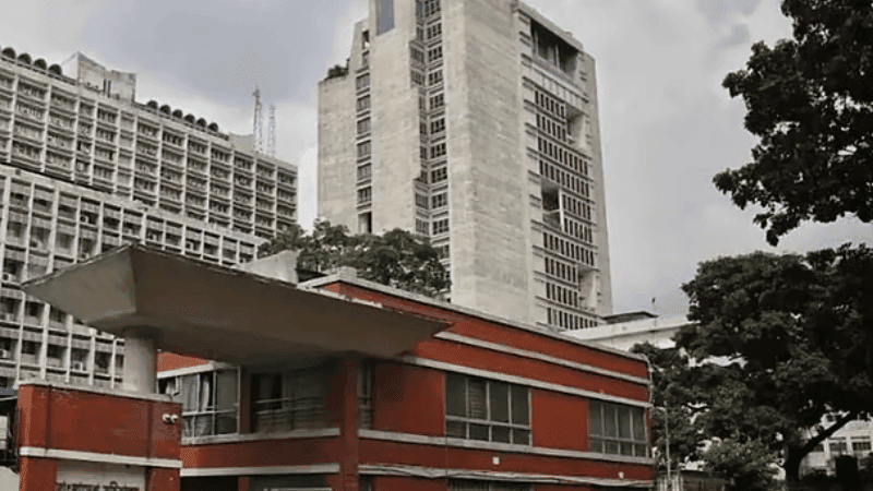 People return to work after Eid holiday