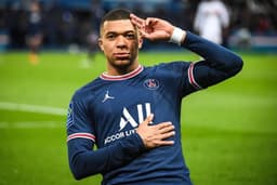 Mbappé joins Messi in Golden Boot race with 8 goals