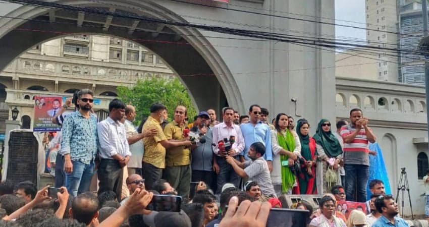 Ishraque supporters resume demonstration, Nagar Bhaban remains shut