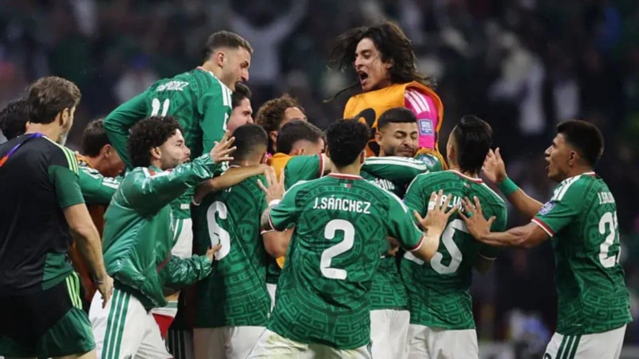 Mexico comfortable at the break, Ecuador faces second-half mountain
