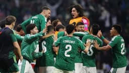 Mexico comfortable at the break, Ecuador faces second-half mountain