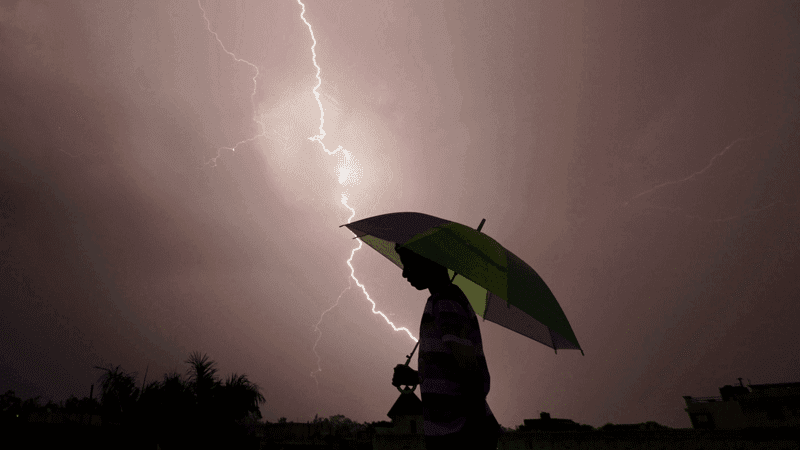 What to do during lightning strikes: Met office issues safety guidelines