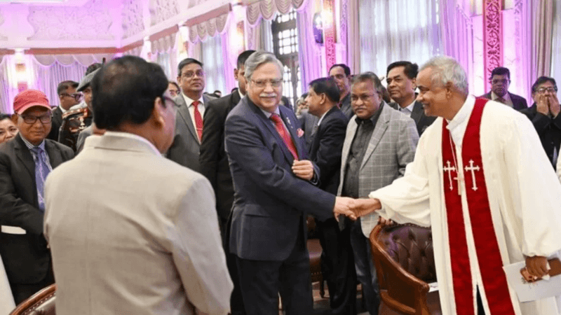 President exchanges Christmas greetings at Bangabhaban