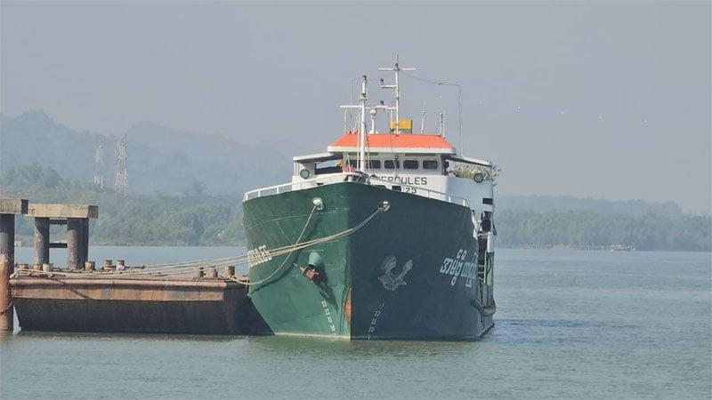 2 ships held by Arkan Army arrive at Teknaf port after 4 days