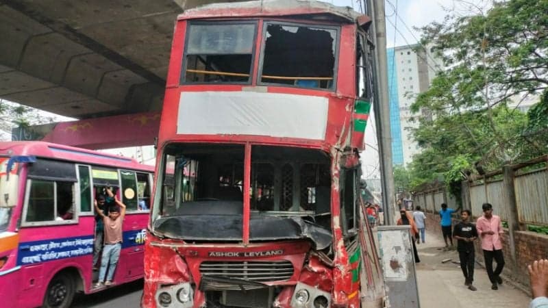 8 DU students sustained injuries in Karwan Bazar bus crash